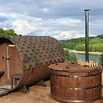 בית נופש Ostrzycki Nad Jeziorem -balia-sauna-prywatny Pomost