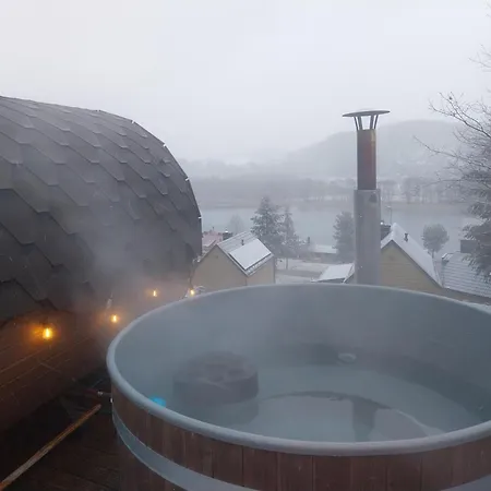 Ostrzycki Nad Jeziorem -balia-sauna-prywatny Pomost